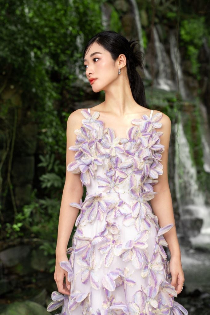 V1022 - Váy đầm thiết kế hai dây hoa đính thủ công - Bely
