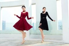 ĐẦM NGẮN DÁNG XÒE, TAY DÀI PHỐI CỔ CHỮ U V1093