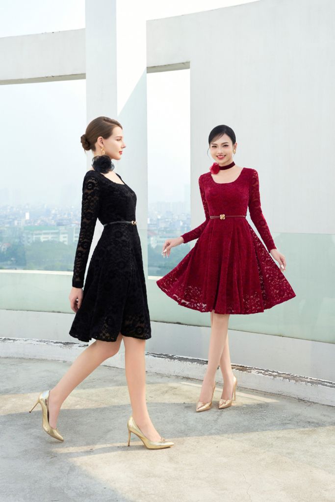 ĐẦM NGẮN DÁNG XÒE, TAY DÀI PHỐI CỔ CHỮ U V1093