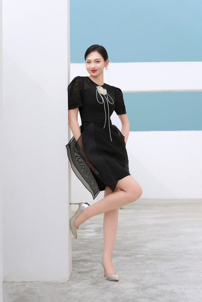 ĐẦM NGẮN CHỮ A TAY REN PHỐI VOAN BÈO V1091