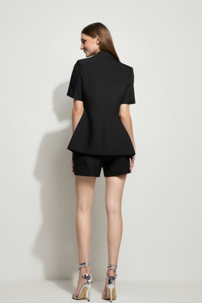 Q932 - Quần short cạp cao, thiết kế li mí trước sau - BELY