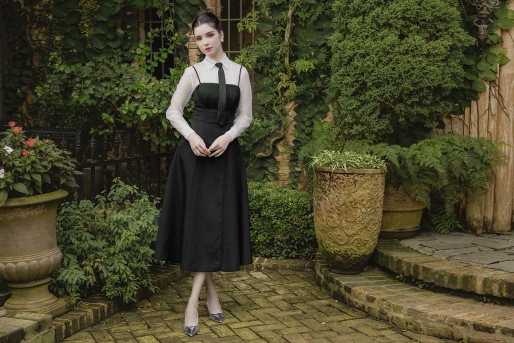 ĐẦM YẾM HAI DÂY DÁNG XOÈ XẺ ĐÙI V1034