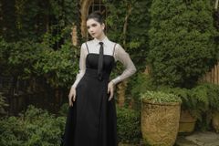 ĐẦM YẾM HAI DÂY DÁNG XOÈ XẺ ĐÙI V1034