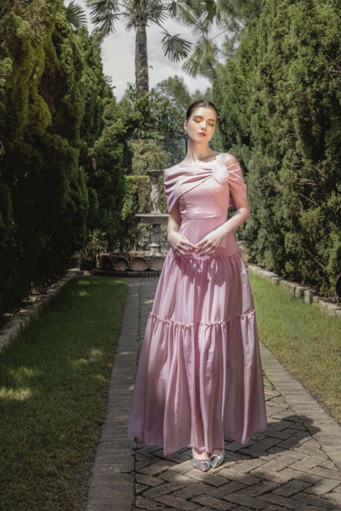 ĐẦM TRỄ VAI XẾP NƠ DÁNG XOÈ ỐC V970