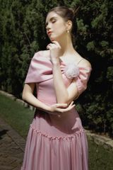 ĐẦM TRỄ VAI XẾP NƠ DÁNG XOÈ ỐC V970