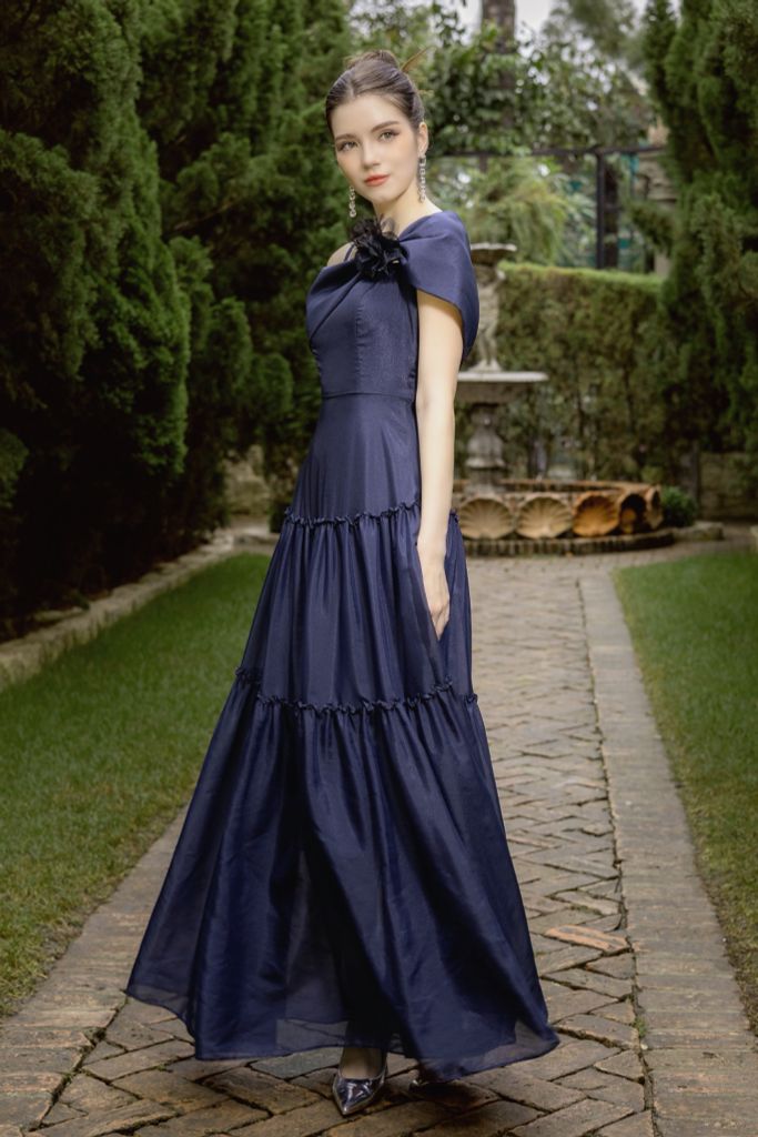 ĐẦM TRỄ VAI XẾP NƠ DÁNG XOÈ ỐC V970