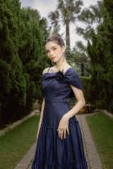 ĐẦM TRỄ VAI XẾP NƠ DÁNG XOÈ ỐC V970