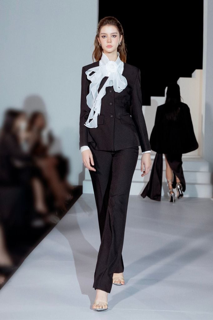 VS1049 - Áo vest cổ U thiết kế 1 hàng khuy - BELY