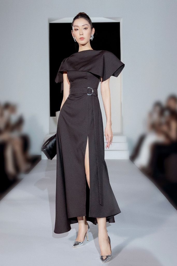 ĐẦM ĐUÔI CÁ CỔ XẾP KHỐI XẺ TÀ V1036