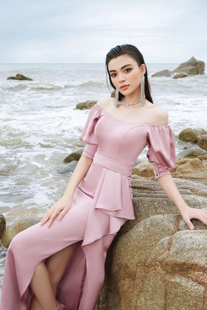 V974 -  Đầm xẻ tà dáng dài