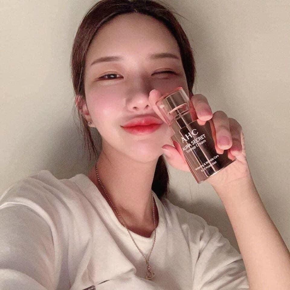 Kem Dưỡng Da Trắng Hồng Căng Bóng AHC Aura Secret Toneup Cream 50g