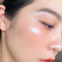 Phấn Bắt Sáng Catrice High Glow Mineral Highlighting Powder 8gr