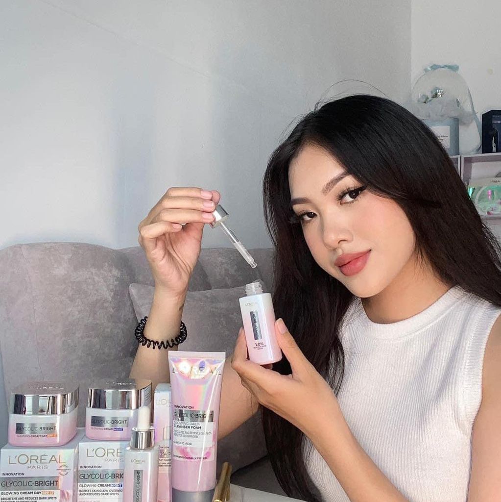 Kem Dưỡng L’Oreal Paris Glycolic-Bright Glowing Cream Day SPF 17 Giúp Sáng Da Ban Ngày 50ml