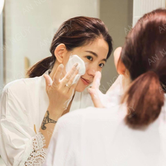 Sữa Rửa Mặt Senka Perfect White Clay Sạch Sâu, Dưỡng Da Sáng Mịn 120g
