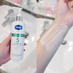 Sữa Dưỡng Thể Vaseline Smoothing Body Lotion Làm Mịn Da Với 5.5% AHA PRO Derma 5 - AHA 250ml