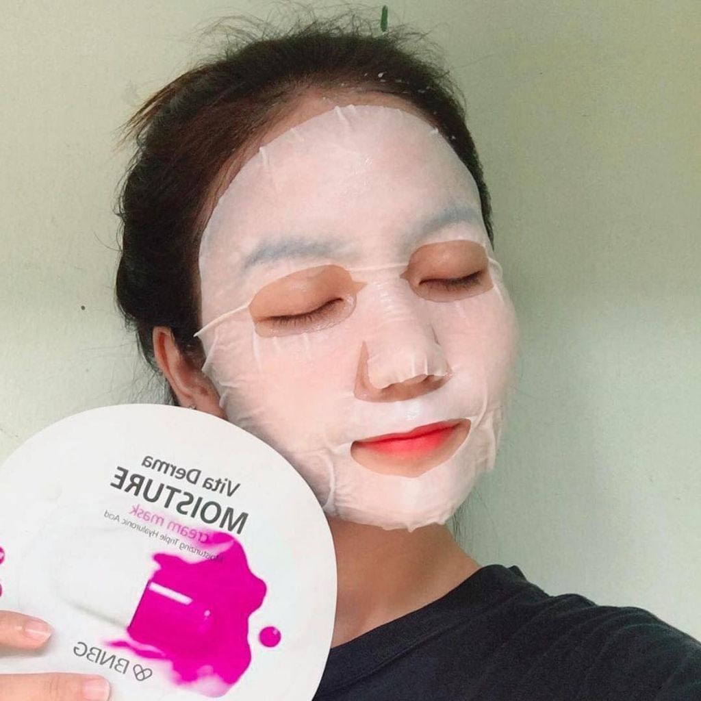 Mặt Nạ BNBG Moisturizing Triple Hyaluronic Acid Vita Derma Moisture Cream Mask Cấp Ẩm Đa Tầng 30ml