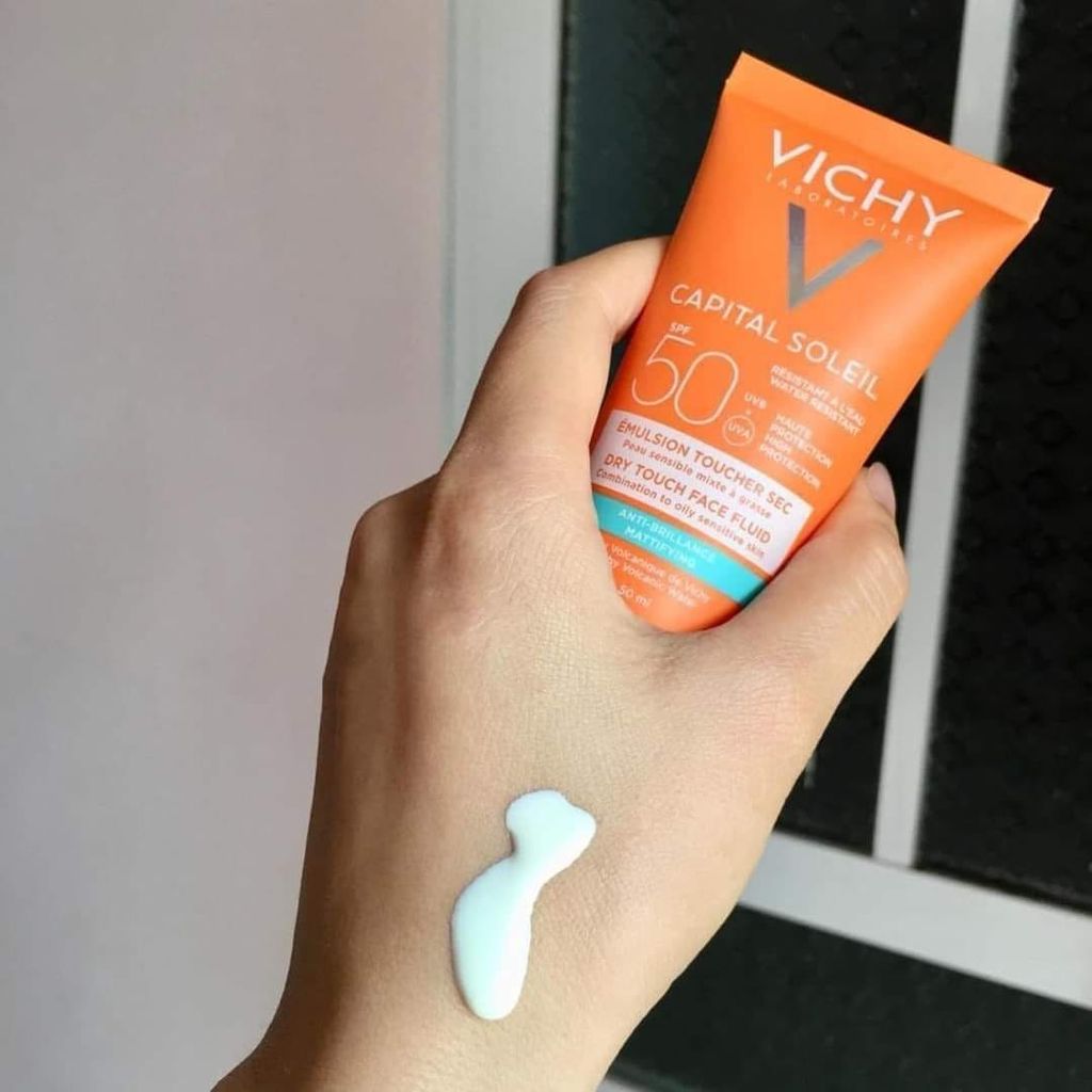 Kem Chống Nắng Vichy Capital Soleil Dry Touch Fluid UVA+UVB SPF50+ Skin Perfecting 50ml (Tặng Kèm Son Dưỡng Vichy)