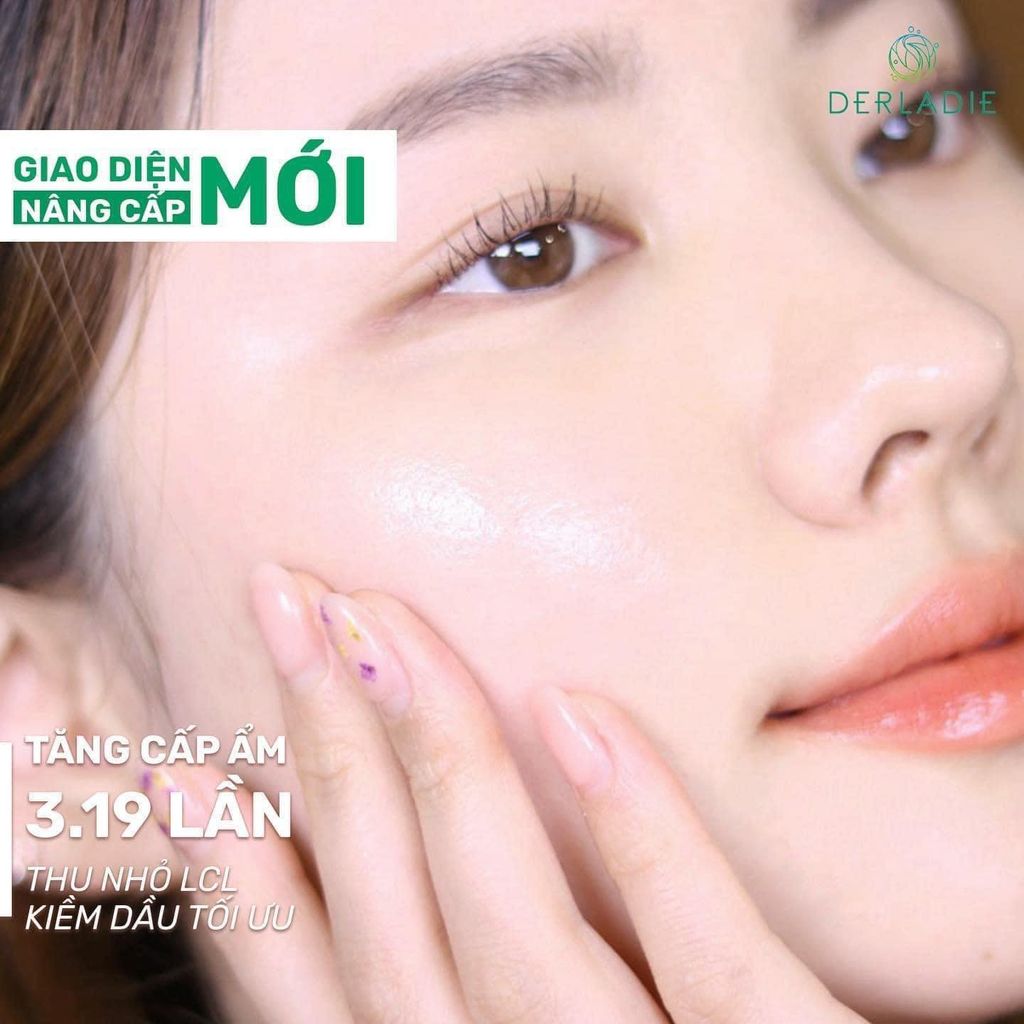 Nước Hoa Hồng Dưỡng Ẩm Derladie Natural Witch Hazel Toner 500ml