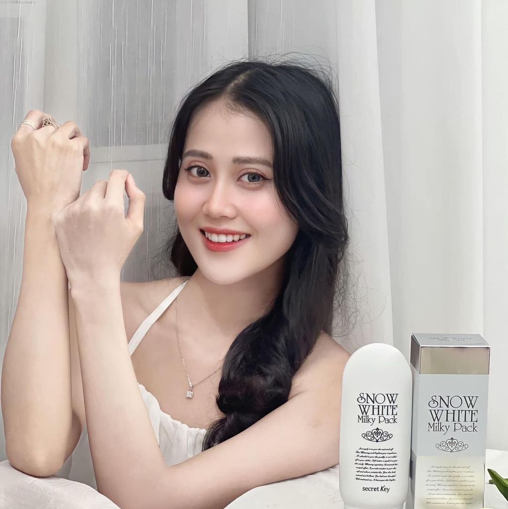 Kem Tắm Ủ Trắng Secret Key Snow White Milky Pack 200gr