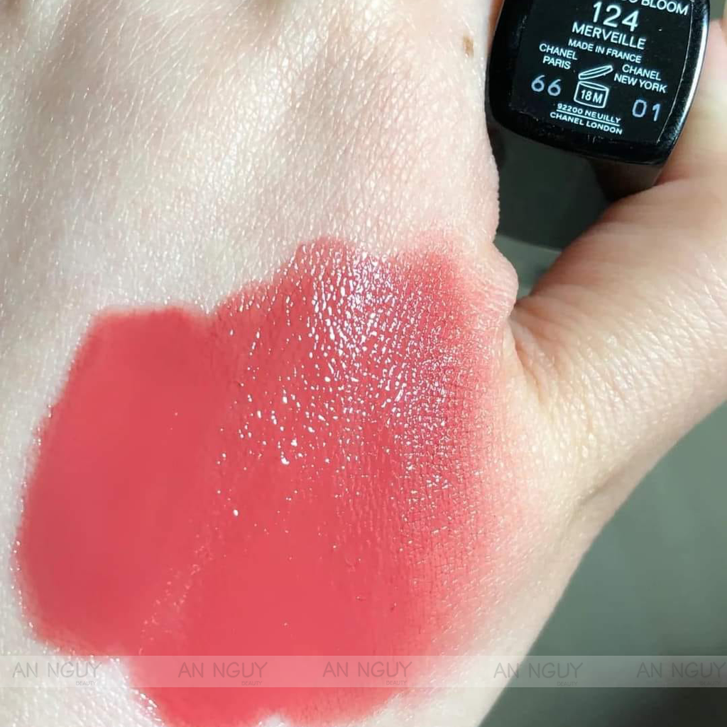 Son Thỏi Chanel Rouge Coco Bloom Lip Colour 3g