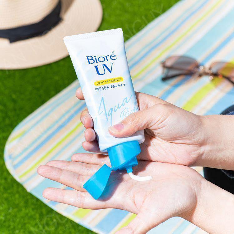 Kem Chống Nắng Bioré UV Aqua Rich Light Up Essence SPF50+ PA++++ Làm Sáng Rạng Rỡ 70gr