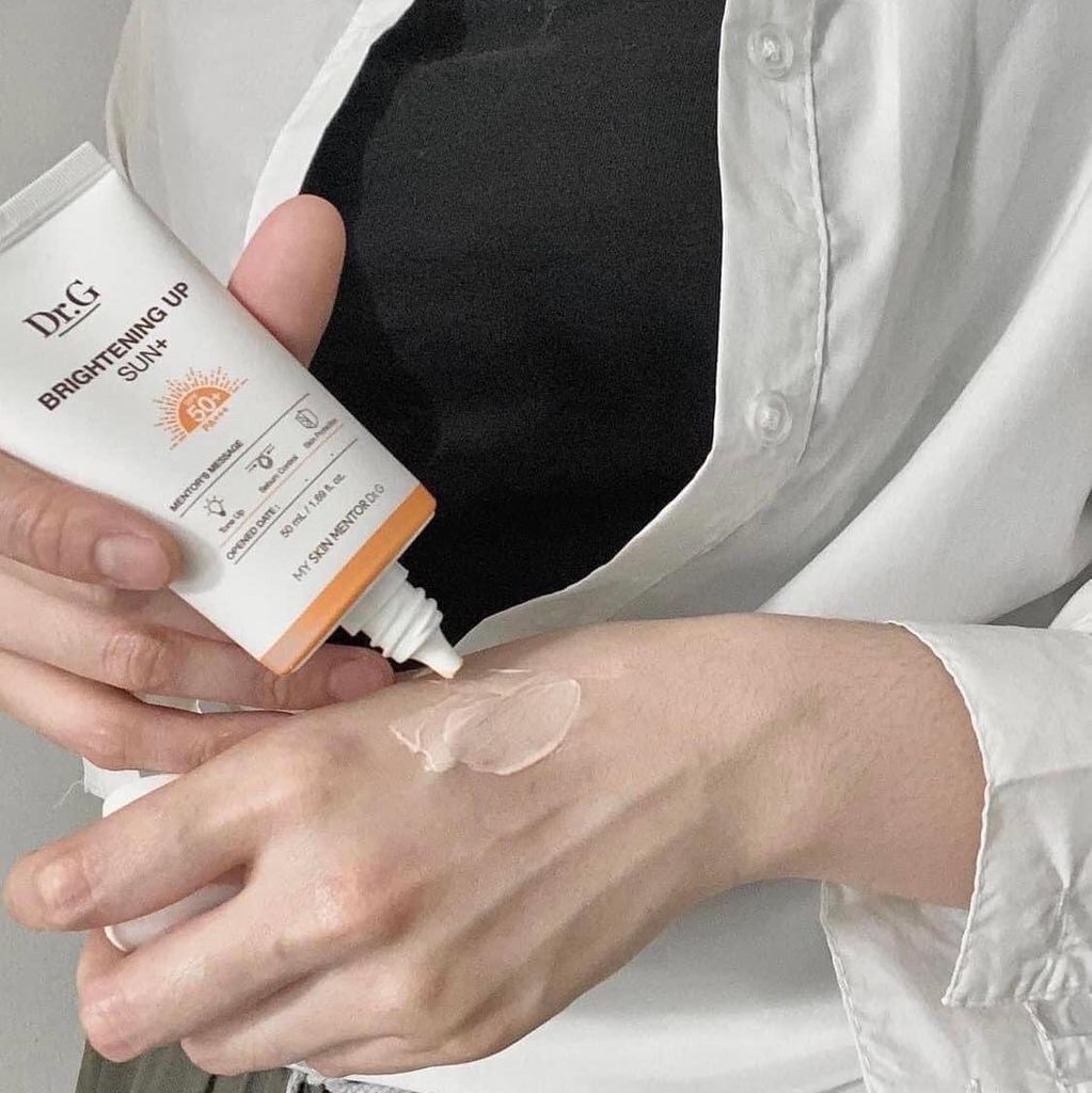 Kem Chống Nắng Dr.G Brightening Up Sun+ SPF50+ PA+++ Nâng Tông Da