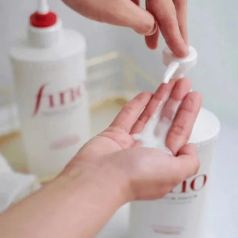 Dầu Gội Fino Premium Touch Shampoo Formulated With Beauty Serum 550ml