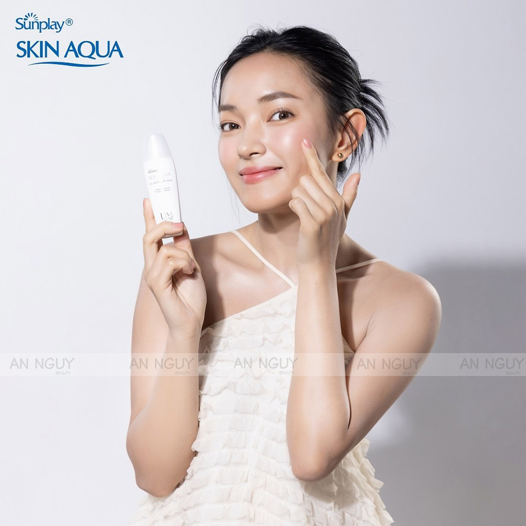 Sữa Chống Nắng Dưỡng Da Ẩm Mịn Skin Aqua UV Moisture Milk SPF50+ PA++++ 25g