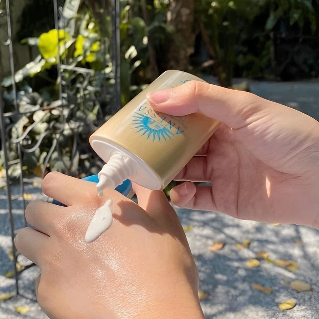 Sữa Chống Nắng Anessa Perfect UV Sunscreen Skincare Milk SPF50+ PA++++ Dưỡng Da Kiềm Dầu