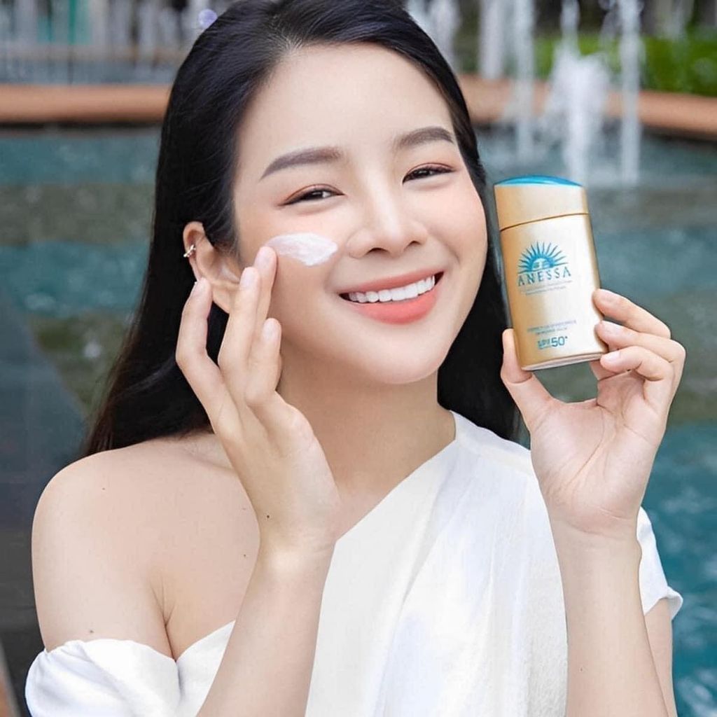 Sữa Chống Nắng Anessa Perfect UV Sunscreen Skincare Milk SPF50+ PA++++ Dưỡng Da Kiềm Dầu