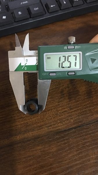 Nút bạc nhựa phi 12mm, có vai, màu đen - VNH12812 (Kg)