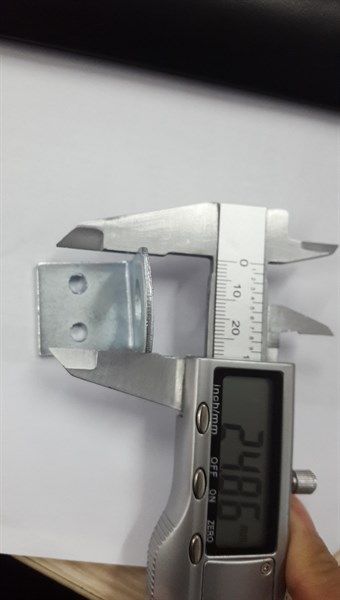 Pat ( Bas) ke 3 lỗ màu trắng- BV2525Z
