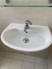 CHẬU LAVABO TRÈO TƯỜNG TOTO LHT240CS CHÂN LỬNG