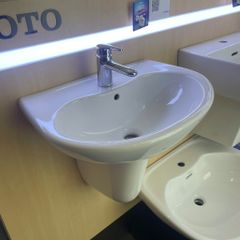 CHẬU LAVABO TRÈO TƯỜNG TOTO LHT240CS CHÂN LỬNG