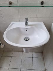 CHẬU LAVABO TRÈO TƯỜNG TOTO LHT236CS CHÂN LỬNG