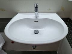 CHẬU LAVABO TRÈO TƯỜNG TOTO LHT239CR CHÂN LỬNG