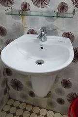 CHẬU LAVABO TRÈO TƯỜNG TOTO LHT300CR CHÂN LỬNG