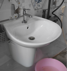 CHẬU LAVABO TRÈO TƯỜNG TOTO LHT300CR CHÂN LỬNG