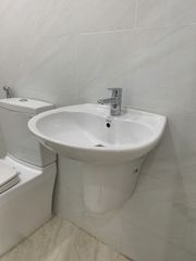 CHẬU LAVABO TRÈO TƯỜNG TOTO LHT300CR CHÂN LỬNG