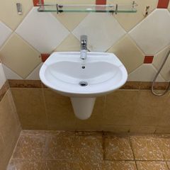 CHẬU LAVABO TRÈO TƯỜNG TOTO LHT300CR CHÂN LỬNG