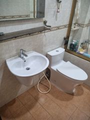 CHẬU LAVABO TRÈO TƯỜNG TOTO LHT300CR CHÂN LỬNG