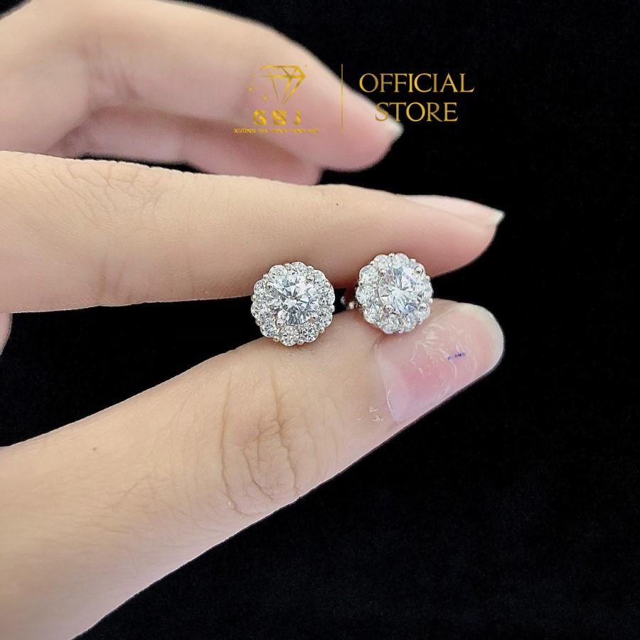 Hoa Tai Halo Hoa Tròn Đính Đá Viên Chủ 5Li (Chốt Đẩy - Chốt Vặn) - Bạc 925 Đã Xi Bạch Kim - Thiết Kế Nhẹ Nhàng, Xinh Xắn, Dành Cho Nữ - GBJ53015 - Gia Bảo Jewelry