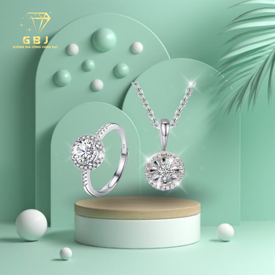 Combo Dây Chuyền Mặt Tròn + Nhẫn 02 (Freesize) Viền Đá 4 Chấu Chuẩn Bạc 925 - GBJ48661+GBJ48696 - Gia Bảo Jewelry