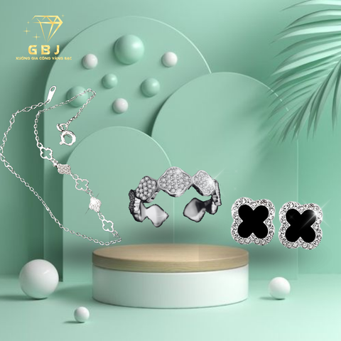 Combo Lắc Tay Hoa LM 4 Cánh + Nhẫn 6 Ngôi Sao Đính Đá + Bông Tai Hoa 4 Cánh Viền Đá Chuẩn Bạc 925 - GBJ48688+GBJ48179+GBJ46580 - Gia Bảo Jewelry