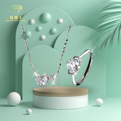 Combo Nhẫn 4 Chấu Viền Trơn Nụ Đính Đá 6li5 (Freesize 12-18) + Dây Chuyền Liền Mặt Tim Đôi 3 Chấu - GBJ48703 + GBJ48678 - Gia Bảo Jewelry