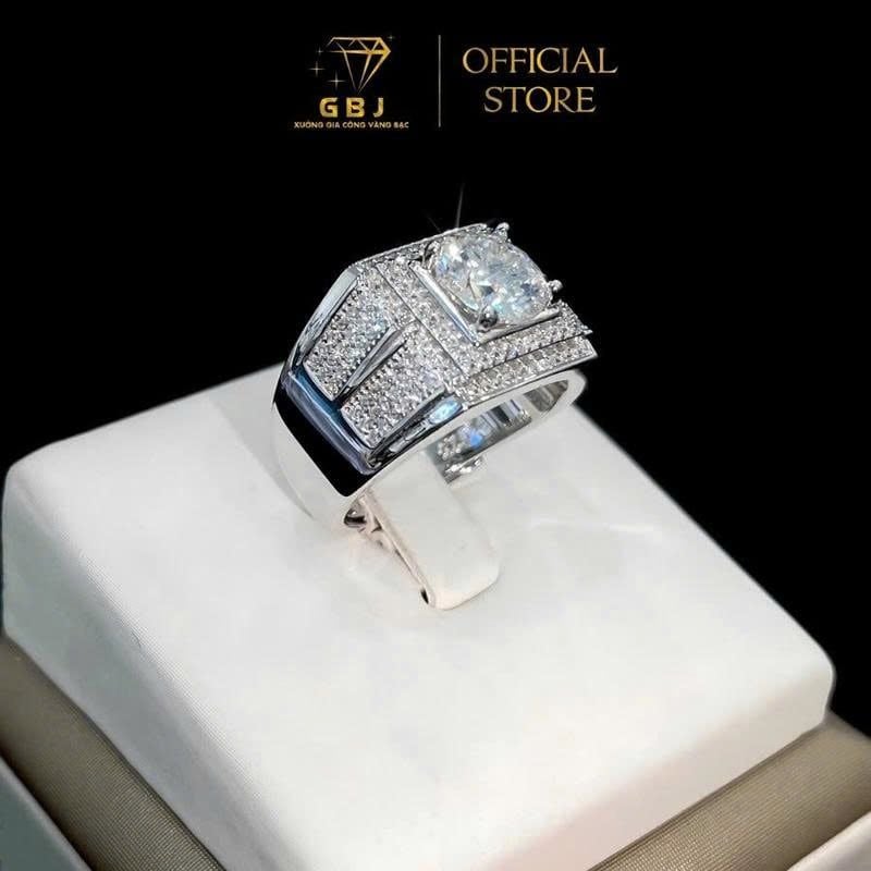 Nhẫn Bạc Nam Viền Đ.á Tấm 009 Vuông Viên Chủ Moissanite 8Li1 (Freesize) Thiết Kế Sang Trọng, Nam Tính, Dành Cho Nam - Gia Bao Jewelry - GBJ56368