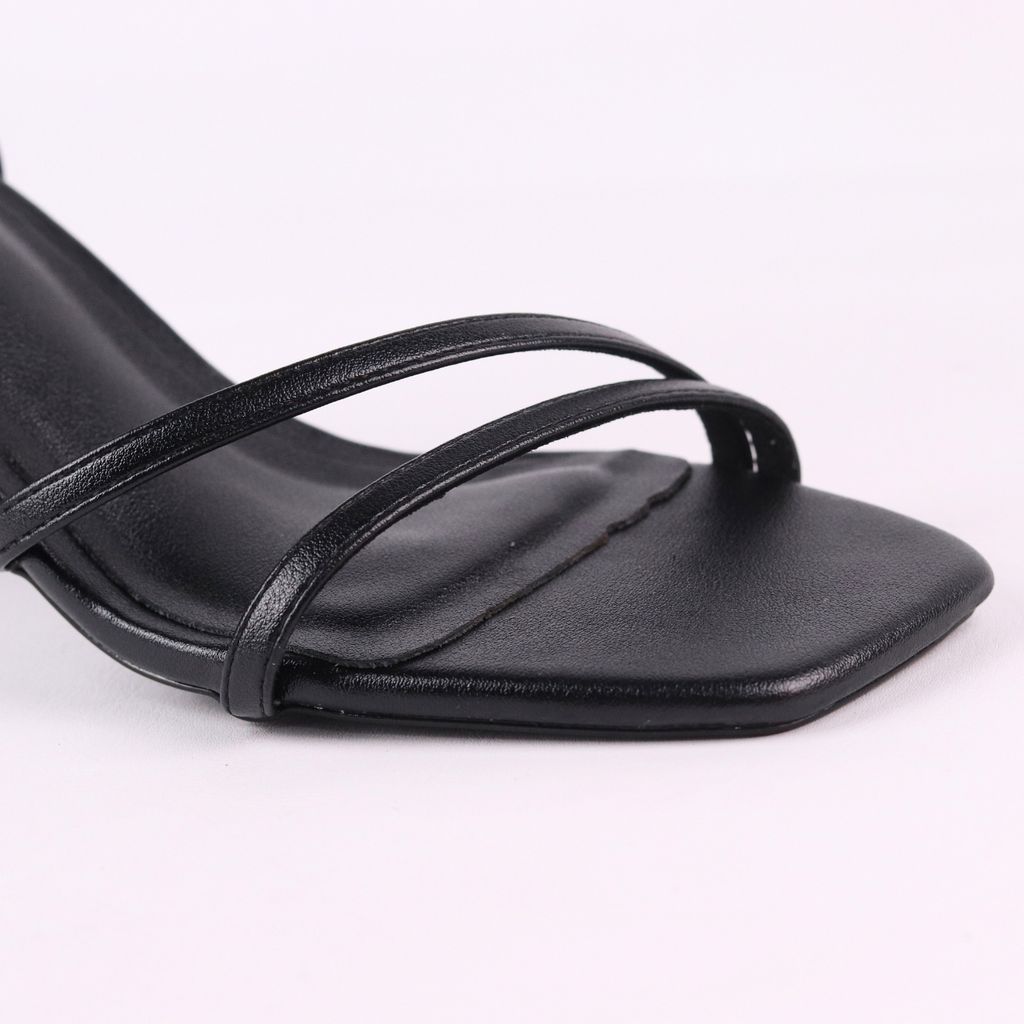Giày Cao Gót Sandal Quai Mảnh Gót Nhọn 7cm Hishoo S126