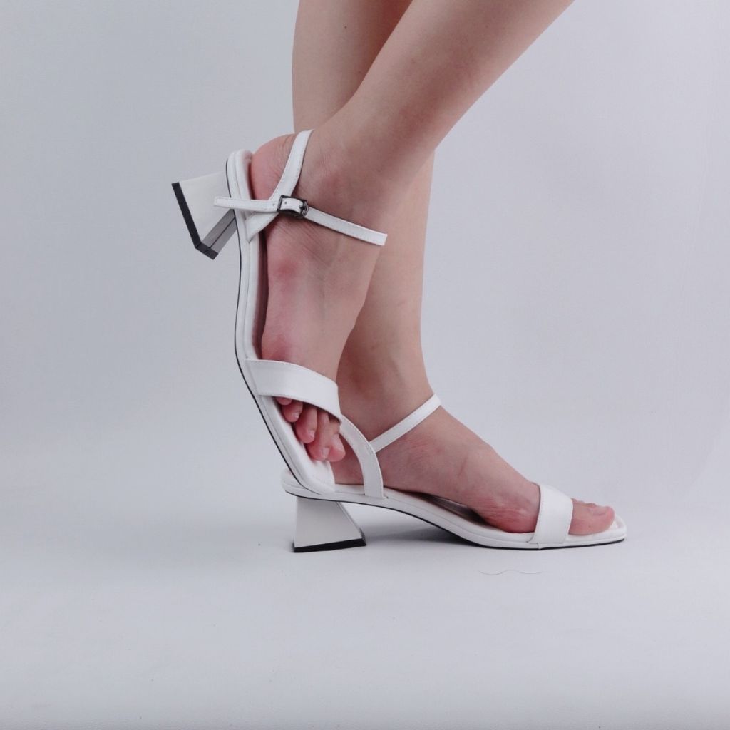 Giày Cao Gót Sandal 5cm Quai Mảnh Mũi Vuông Hishoo S041