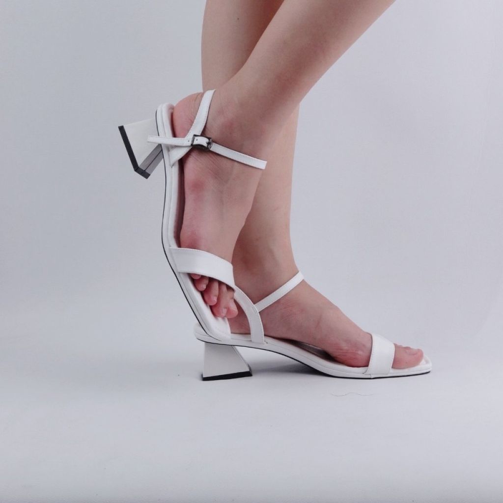 Giày Cao Gót Sandal 5cm Quai Mảnh Mũi Vuông Hishoo S041