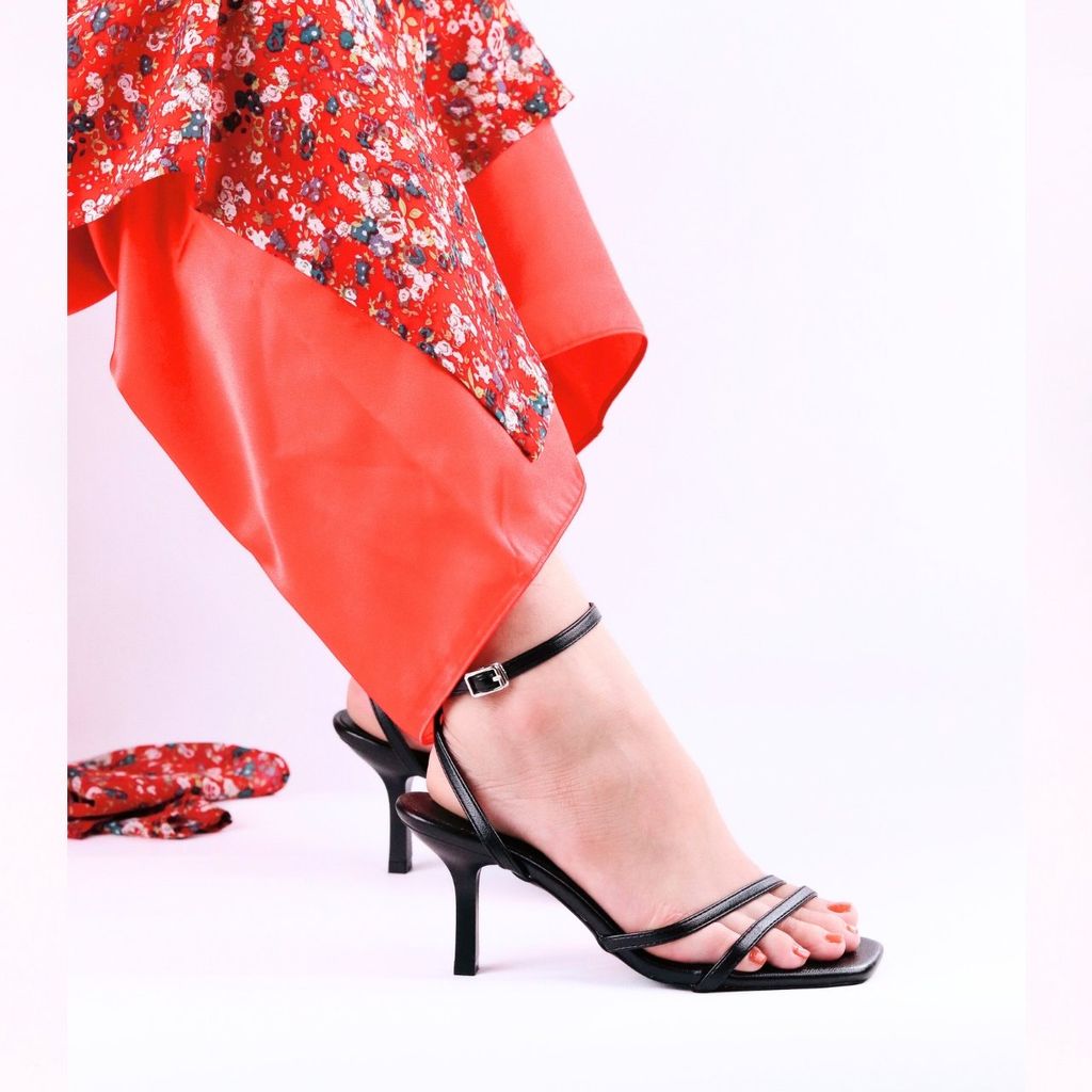 Giày Cao Gót Sandal Quai Mảnh Gót Nhọn 7cm Hishoo S126